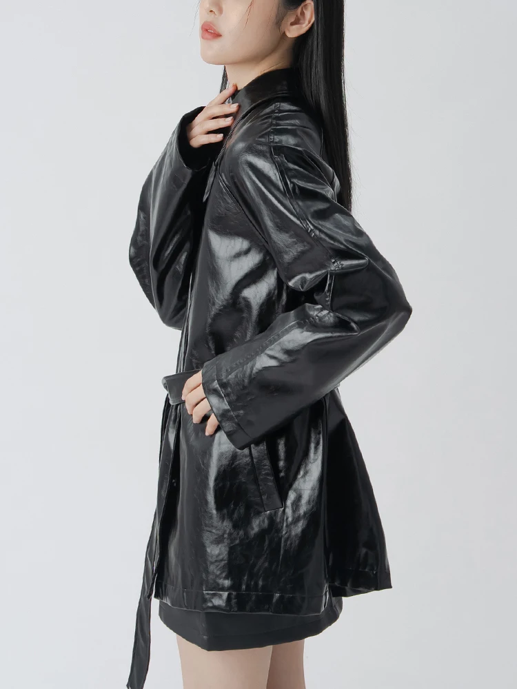 Cappotto in Pelle Lucida Queenop Autunno Inverno, Texture Retrò, Capospalla Lungo Casual in Fibra di Poliestere ad Alta Lucentezza