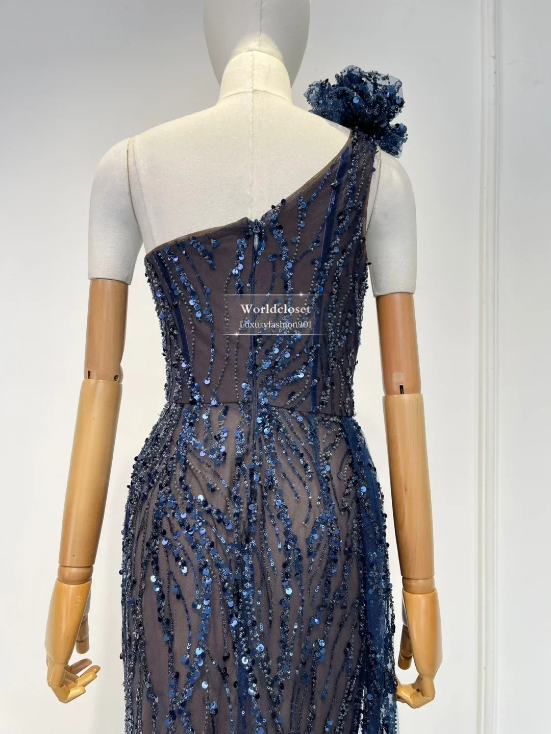 2025, marineblaues, ärmelloses Spitzen-Pailletten-Maxikleid mit diagonalem Schultergurt für Damen