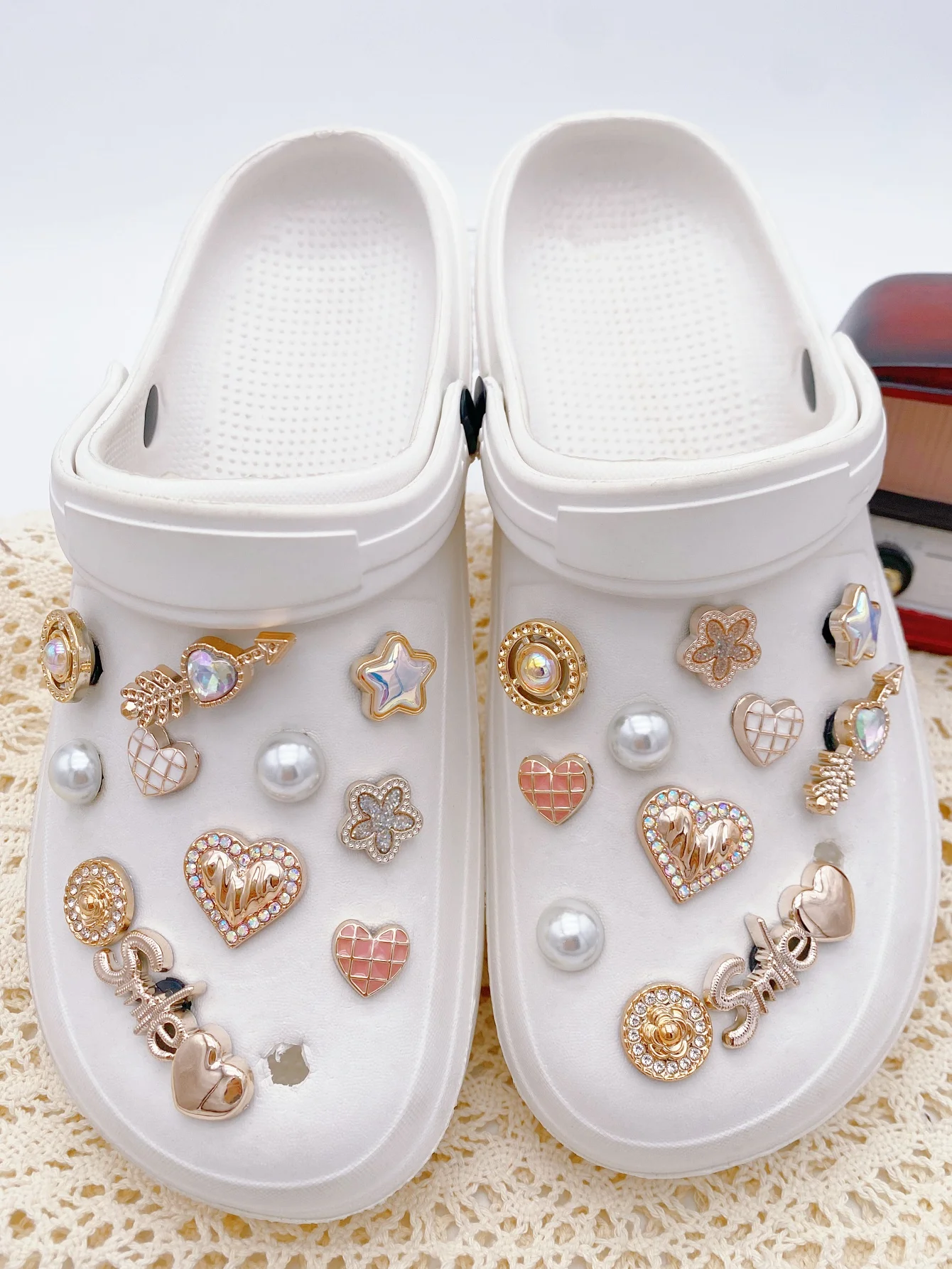 22pcs Fashionable Gold Heart & Star DIY Detachable Shoe Accessories. Perfect Garden Shoe & Sandal Decoration Buckles for All Sea