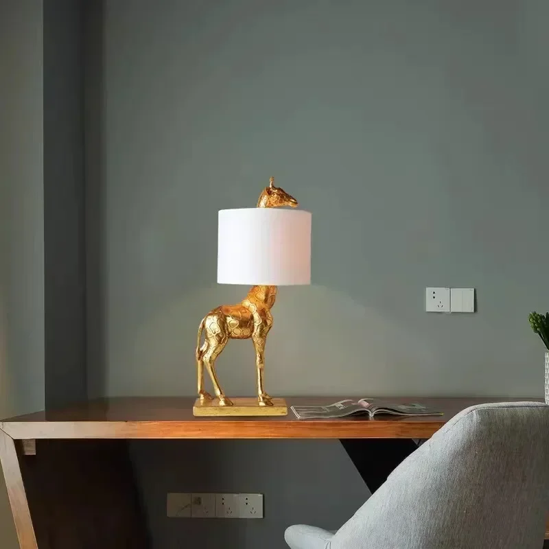 Factory Manufacture Designer Animal Resin Giraffe Table Lamp Gold Lamp Body Resin Animal Home Decor Night Lights E26/E27 Holder