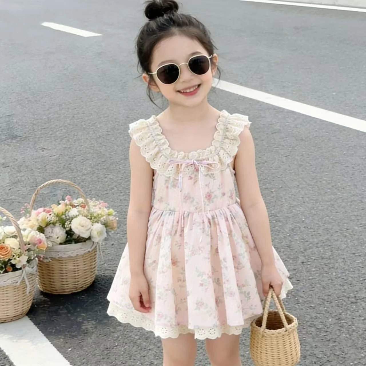 

Girls' Summer Floral Dress New Style Baby Fashionable Strap Dress Summer Flying Sleeve Lace Princess Dress