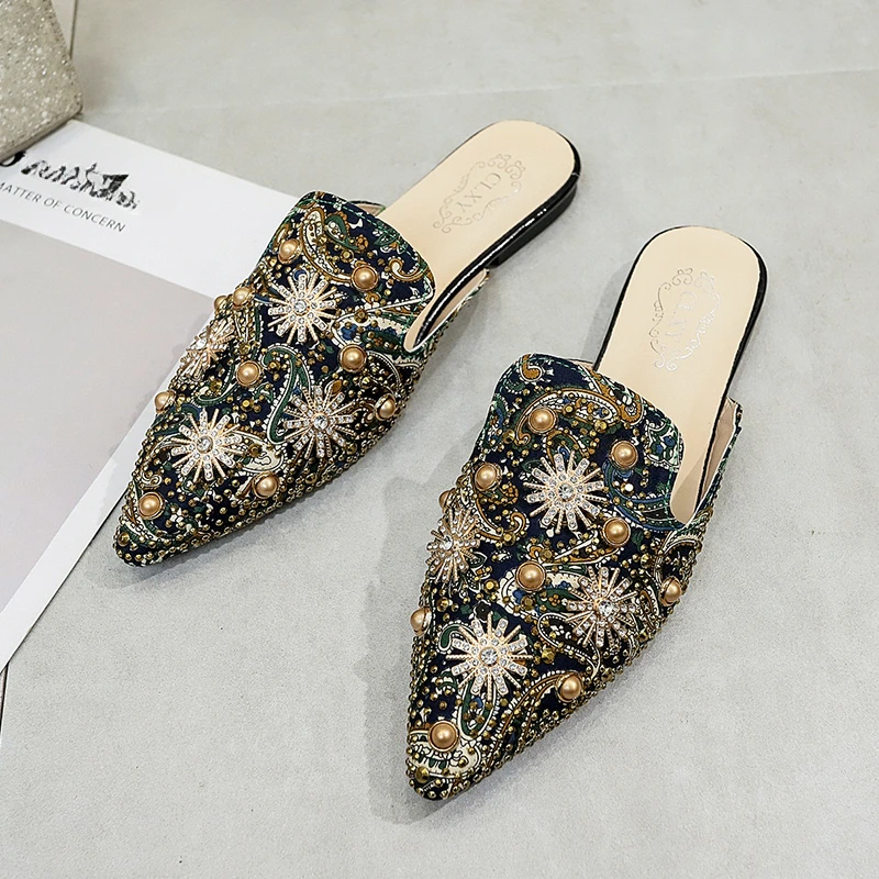 Summer 2024 New Elegant Women Rivets Slides Mules Breathable Flat Slippers Closed Toe Slides Party Shoes