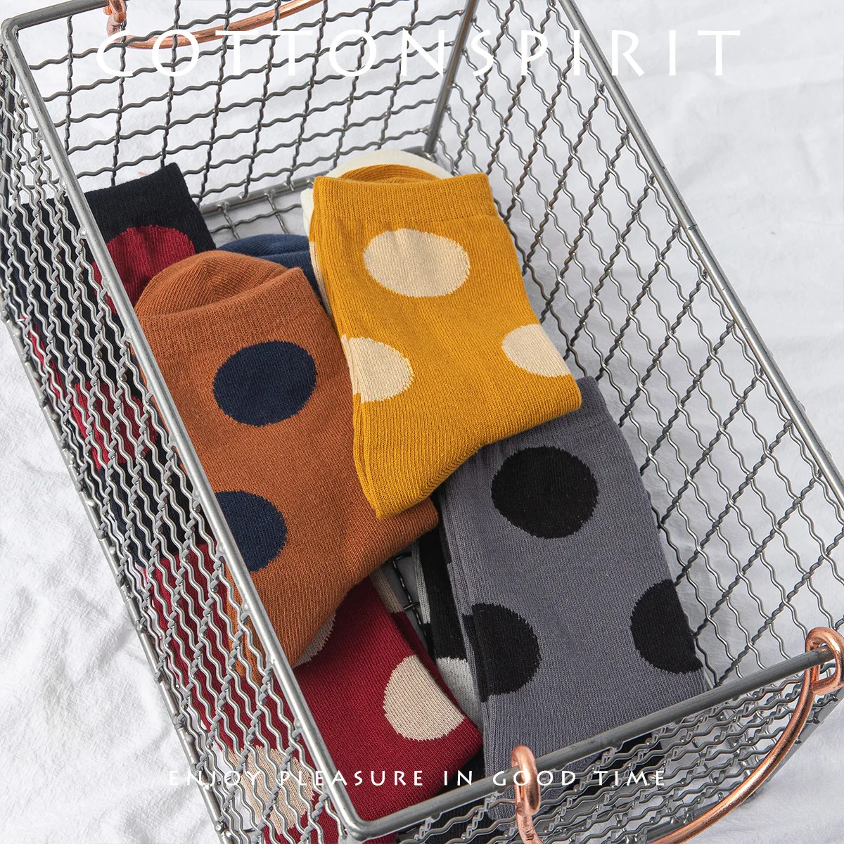 Women's polka dot all-pair cotton mid-calf trendy and cute Japanese and Korean version autumn and winter socks