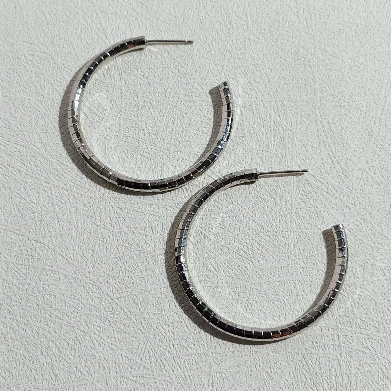 

Spring Exaggerated Big Round Earrings Plain Rings Women's Earrings Temperament Advanced Sense New Niche Earrings