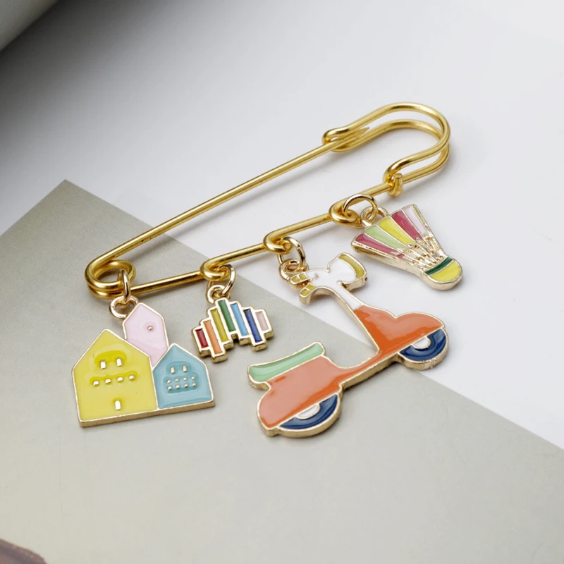 Broche de oso de dibujos animados, bonitos dijes esmaltados de Metal con leche de fresa, insignia, alfileres de solapa, broches, joyería para mujeres y hombres, accesorios