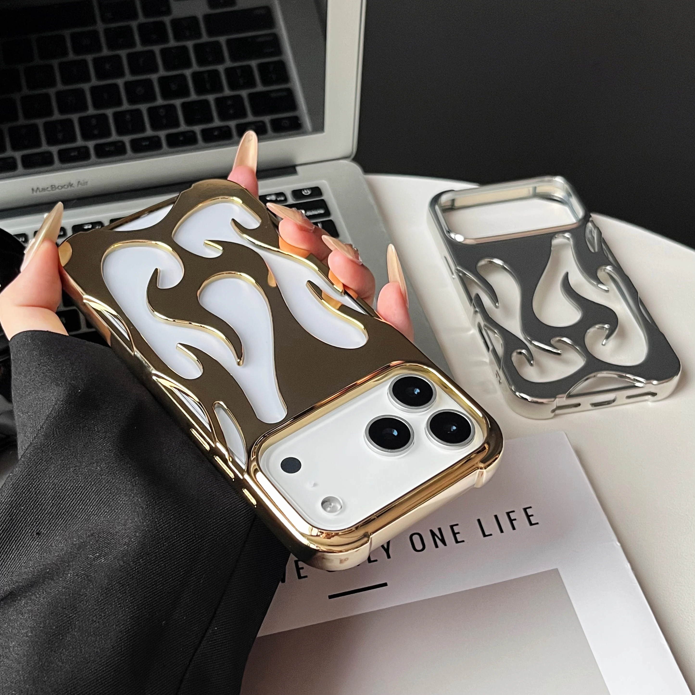 Luxuriöse 3D-Flammenmuster Hohle Schlanke Handyhülle für iPhone 18 17 16 15 14 13 12 11 Pro Max Air Stoßfeste Schutzhülle – Detail 15