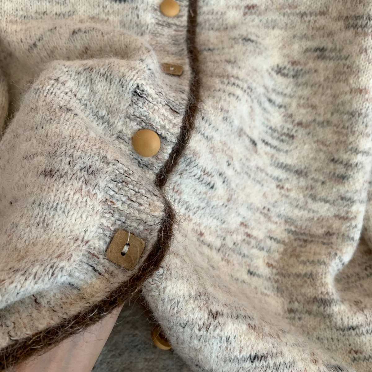 سترة نسائية رمادية فاتحة Y2k عتيقة 2000s سترة بأكمام طويلة سترة كورية متماسكة ملابس خارجية لخريف وشتاء 2025