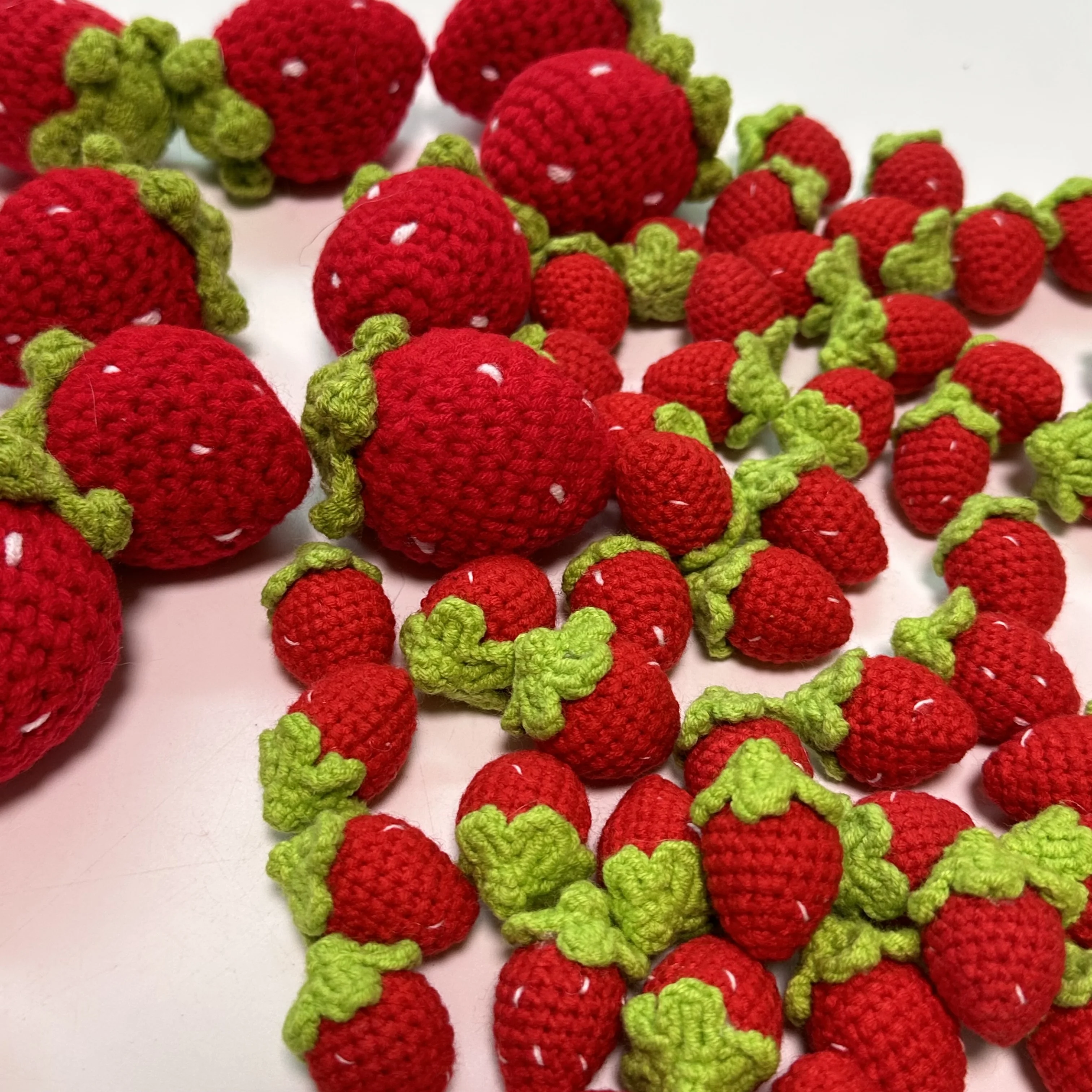 Handmade Wool Crochted Strawberry Pendant Woven Fruit Pendant Keychain Keyring Creative Car Bag Decoration  Jewelry Gift