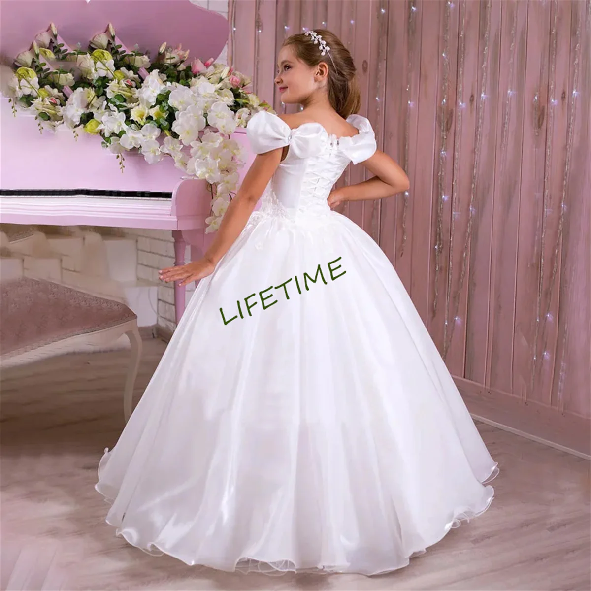 

Elegant White Lace Appliques Puffy Flower Girl Dresses 2024 Princess Boat Neck Birthday Party Kids Pageant First Communion Gowns