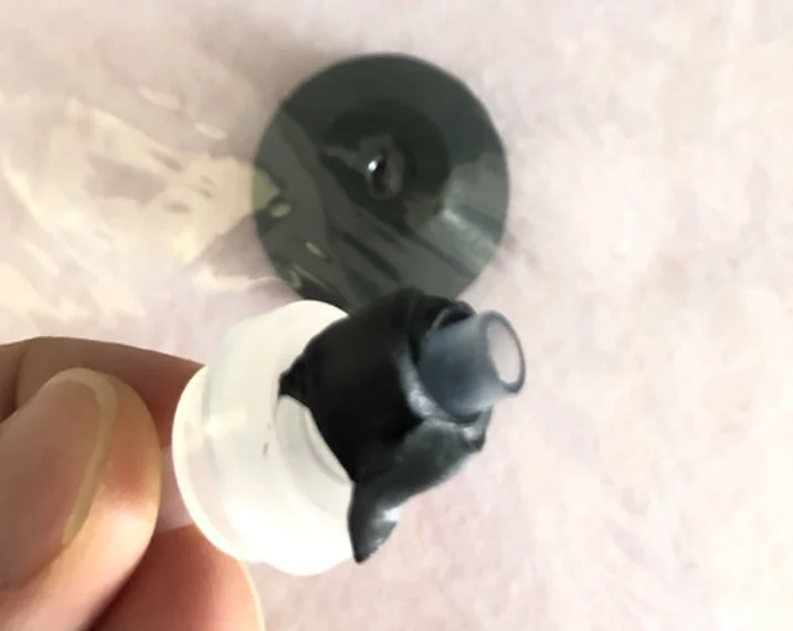 Carbon fiber resin guided silicone nozzle interface used for self sealing vacuum bag connector joint vacuum process air removal