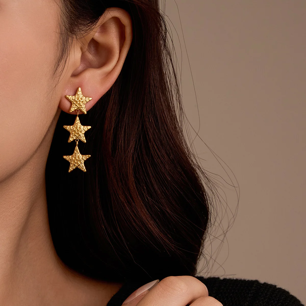 Niche high-end stainless steel five-pointed star hammer design tassel stud earrings simple atmosphere star earrings