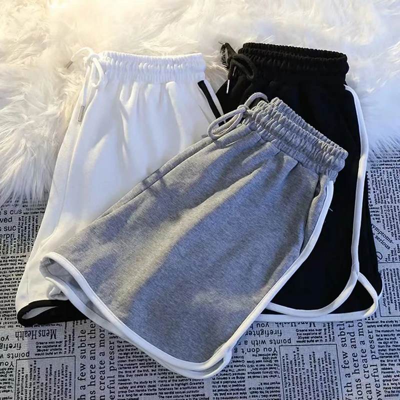 Gestreifte Sportshorts für Damen, koreanische High-Waist-Shorts mit Kordelzug, lässige Mini-Shorts, Sommer, lockere, schlichte Shorts mit weitem Bein für Damen, neu
