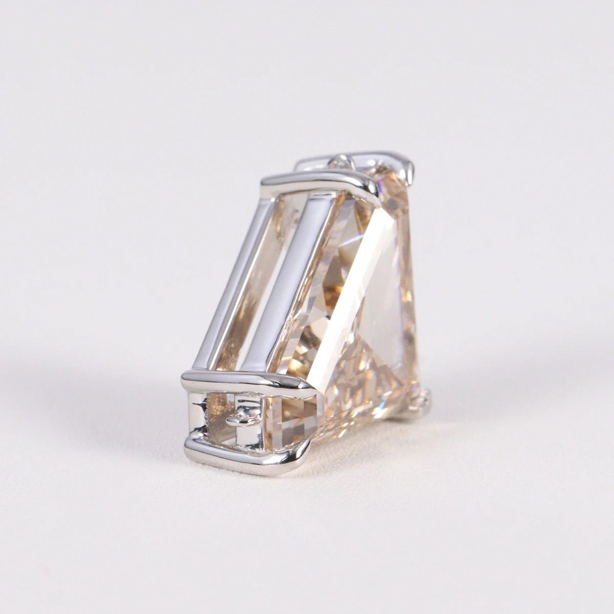 Total 4.4ct Pentagonal Step Cut Champagne Brown Lab Created Diamond Pendant PT950 Solitaire Lab Diamond Pendant For Jewelry Made