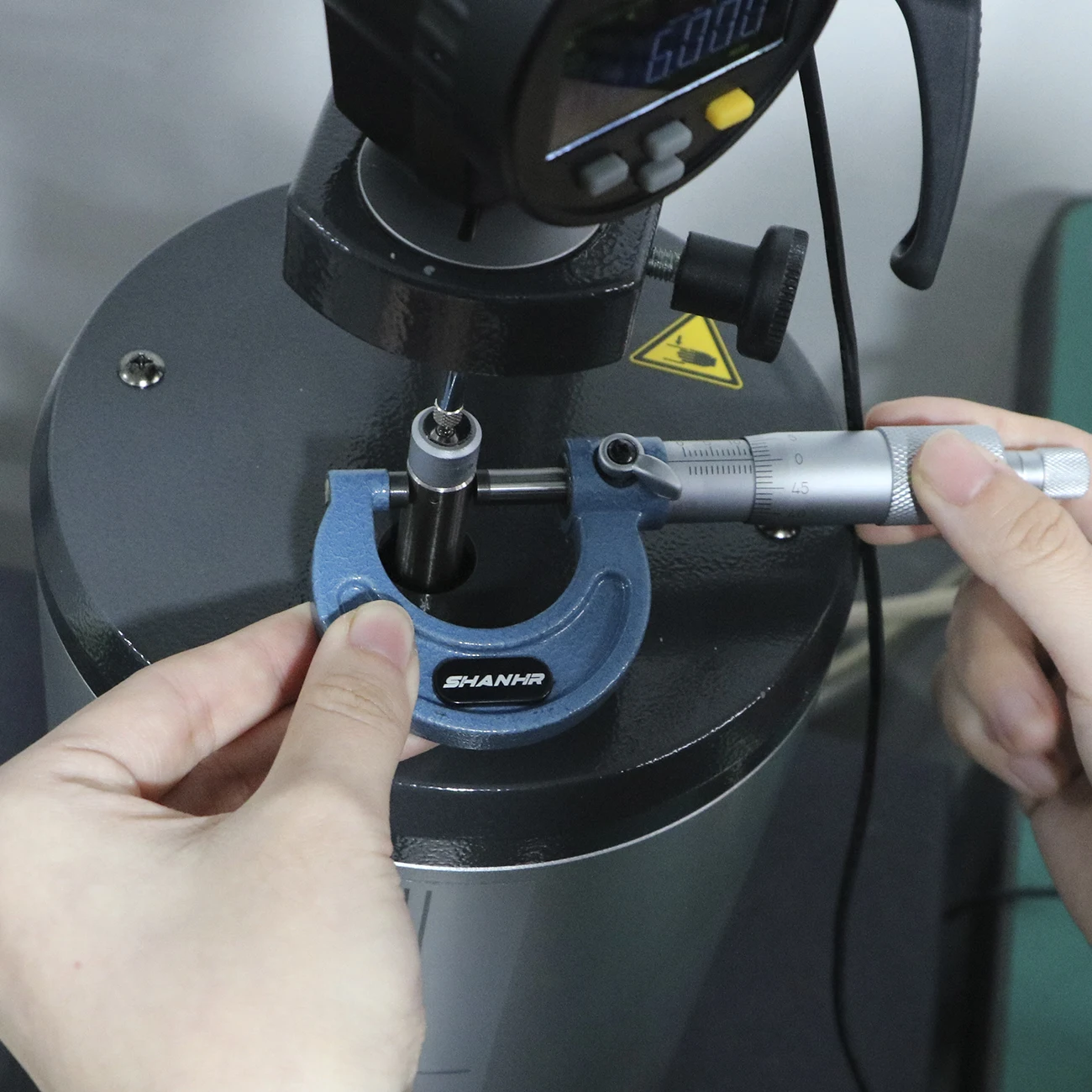 SHANHR Outside Micrometer,0-25mm,0.01mm Graduation Machinist Micromete Micrometer Set,Alloy Precision Micrometer Machinist Tool