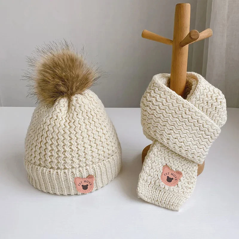 Conjunto de gorro y bufanda de oso de dibujos animados para niños, gorros de punto con etiqueta de cuero, forro de felpa, Bola de piel, otoño e