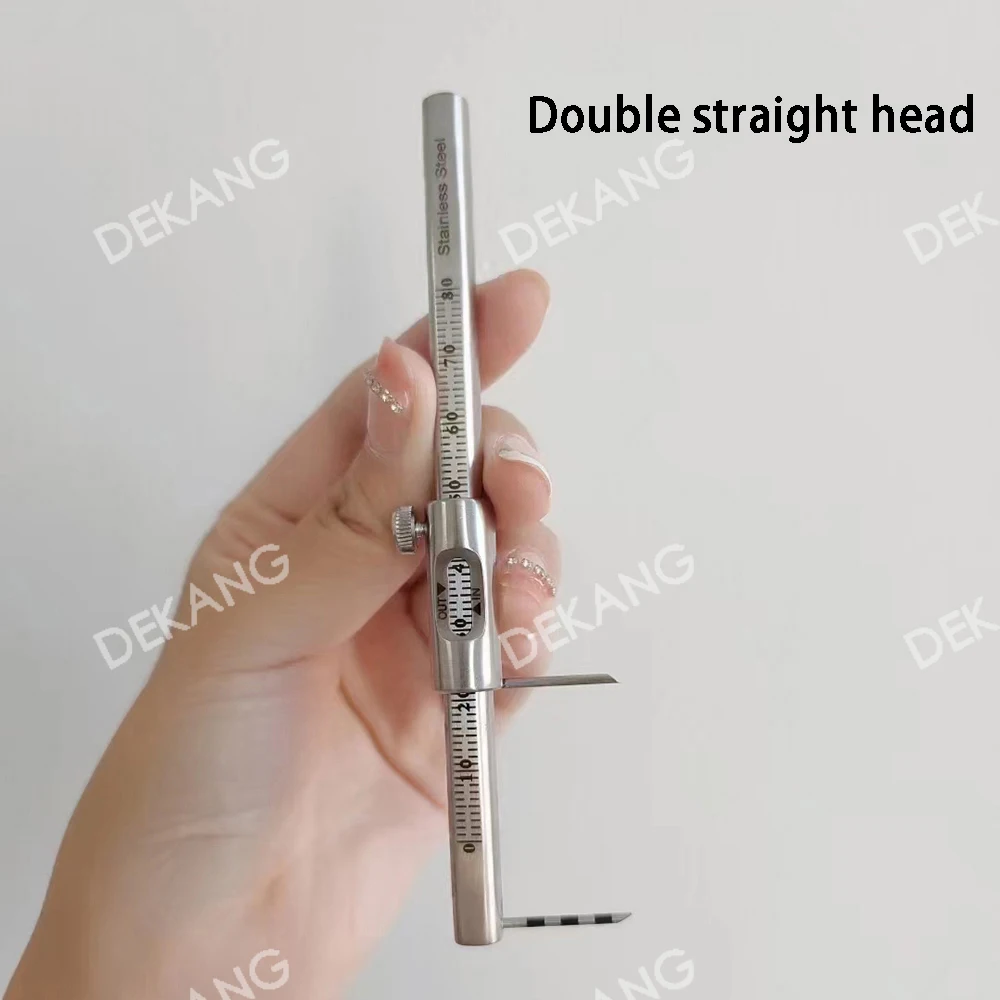 El espesor de la cresta ósea es medida usando un calibrador Vernier, una regla tipo bolígrafo integrada de acero inoxidable.