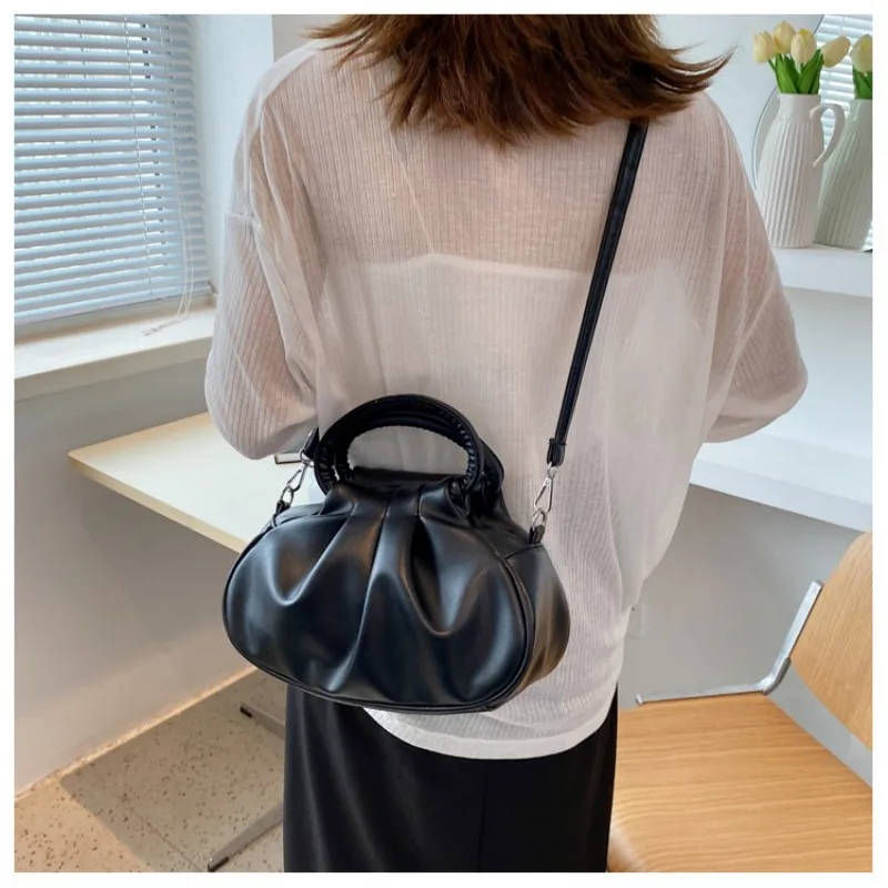 Retro Women\'s Pleated Bag Fashion Round Handle Handbag Solid Color Leather Shoulder Crossbody Bag Female Commuting Messenger Bag