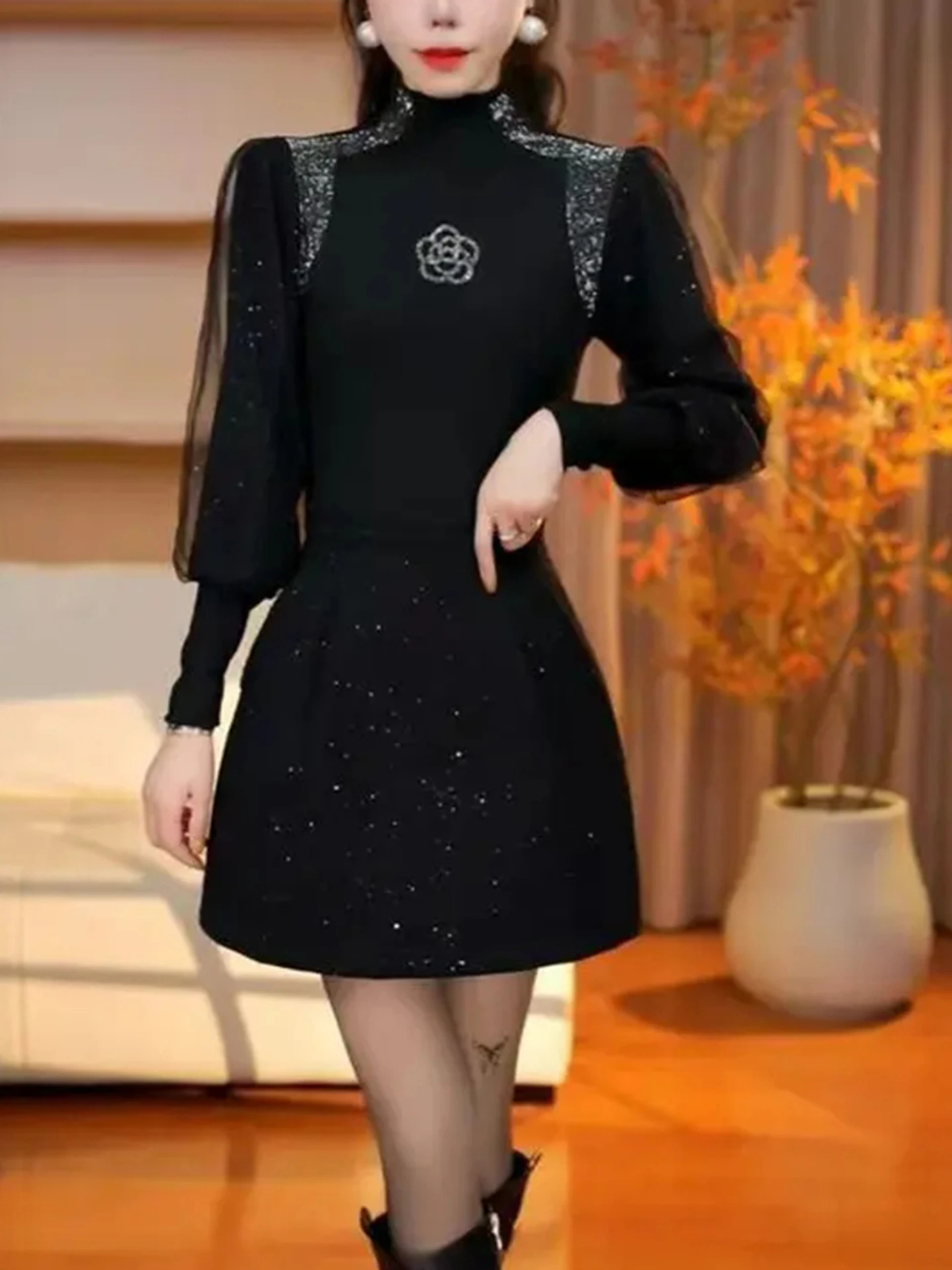 

Женская приталенная футболка с высоким воротником и рукавами-фонариками, украшенная пайетками, в цвете чайной розы, для офиса и повседневной носки