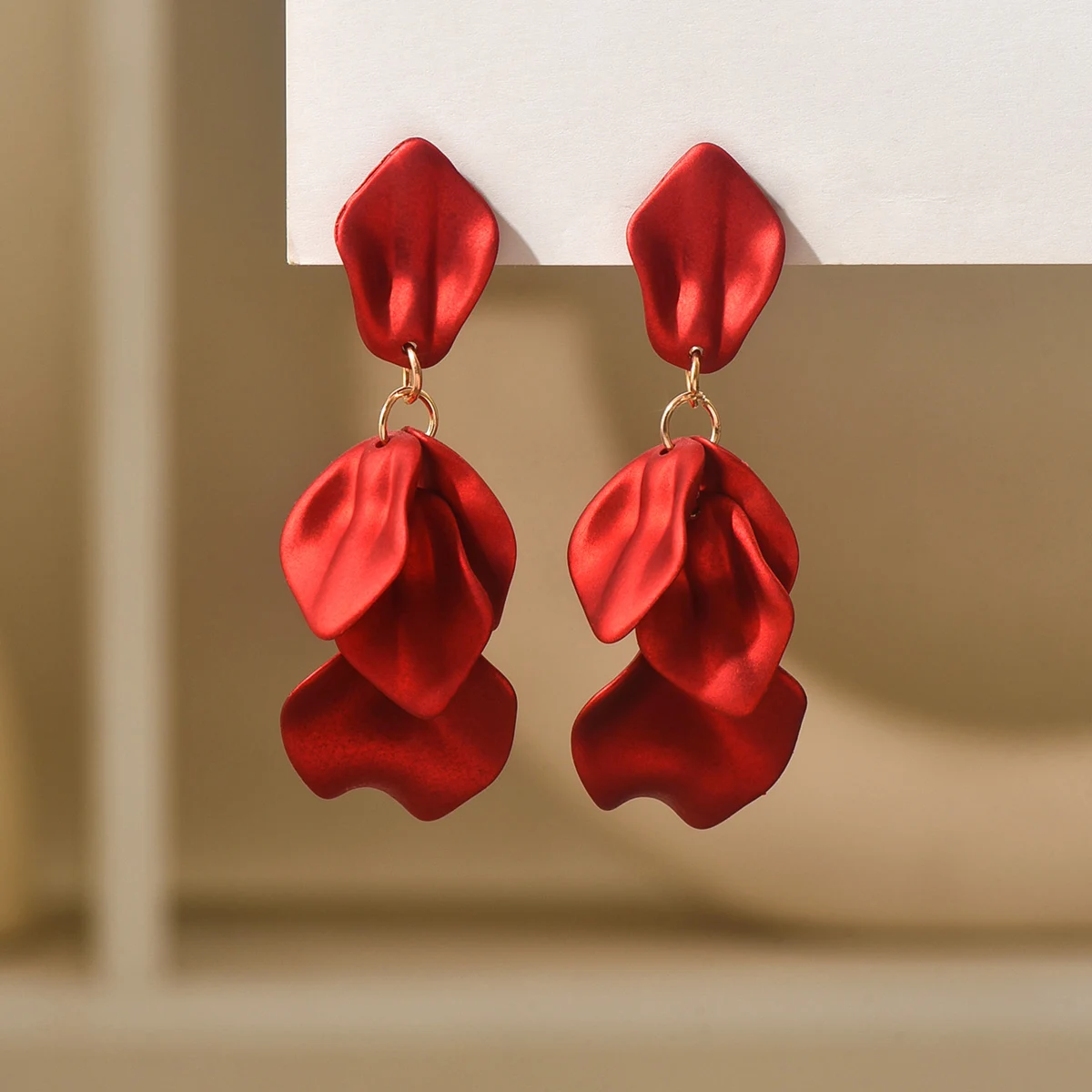 Licht Luxus Matte Blütenblatt Quaste Ohrringe für Frauen Mode Blau Tropfen Ohrring Persönlichkeit Alle-spiel Schmuck Weibliche