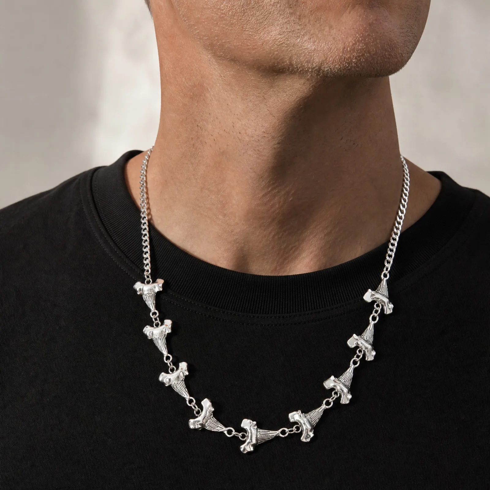 Neue Haifischzahn-Halskette für Männer, Punk-Meerestier-Zahn-Choker, Kreatives Einzigartiges Schmuckgeschenk – Detail 5