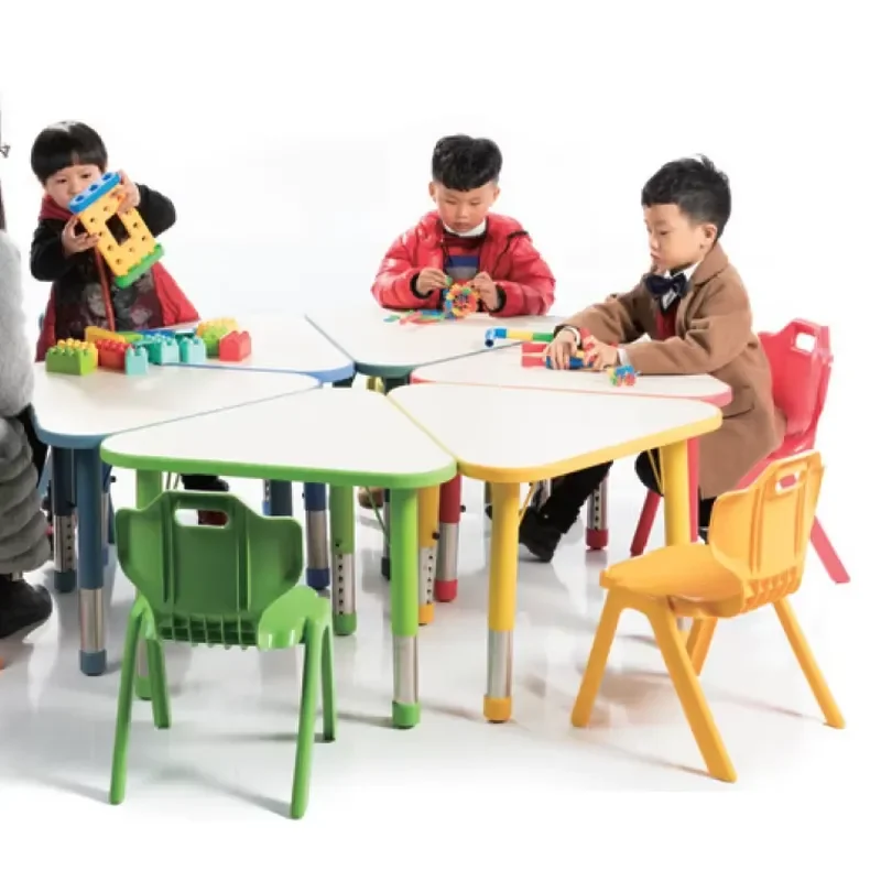 Familyofchildhood Wood Day Care Kindergarten Children's Furniture Wholesale Children's Tables and Chairs Children's School