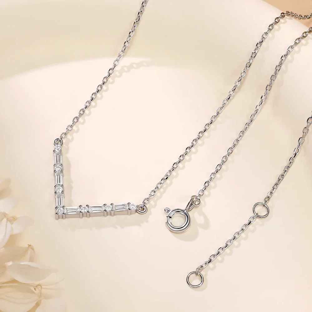 

Linkerlove Moissanite V-Shape Pendant Necklace for Women S925 Sterling Silver Diamond Choker Chain Dating Luxury Jewelry Gifts