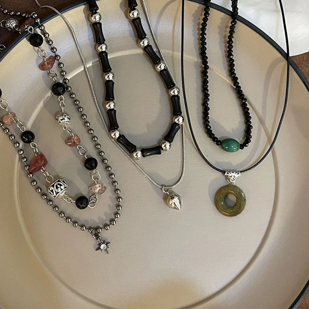 Yupsk 2-teiliges Set Vintage Friedensschnallen-Anhänger Gestapelte Halskette Natursteinperlen Ketten Choker Halsketten-Set für Frauen und Mädchen – Detail 2