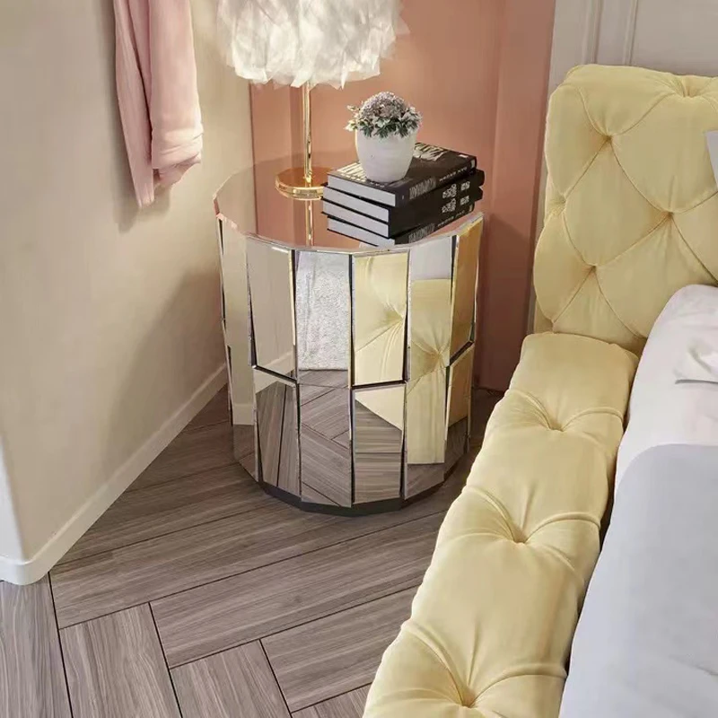 Moderno e simples espelho de canto alguns sofás redondos mesa de cabeceira mesa de quarto