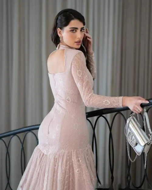 فساتين عالية الجودة مخصصة برقبة على شكل حرف v وأكمام طويلة بطول الأرض دانتيل وردي بدون ظهر فساتين أنيقة Para Mujer Para Una Boda