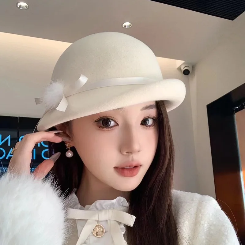 

2025 New Women's Wool Fedoras Elegant Mink Fur Ball Bow Beret Autumn and Winter Vintage Dome Fashion Socialite Painter Hat Gift