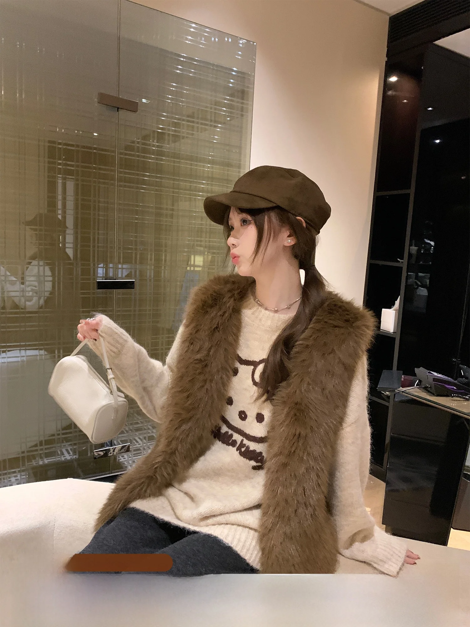 

Paris Night Banquet Faux Fur Vest Women's 2026 New Warm High-End Feelings Outerwear V-ne Regular Length Pure Color