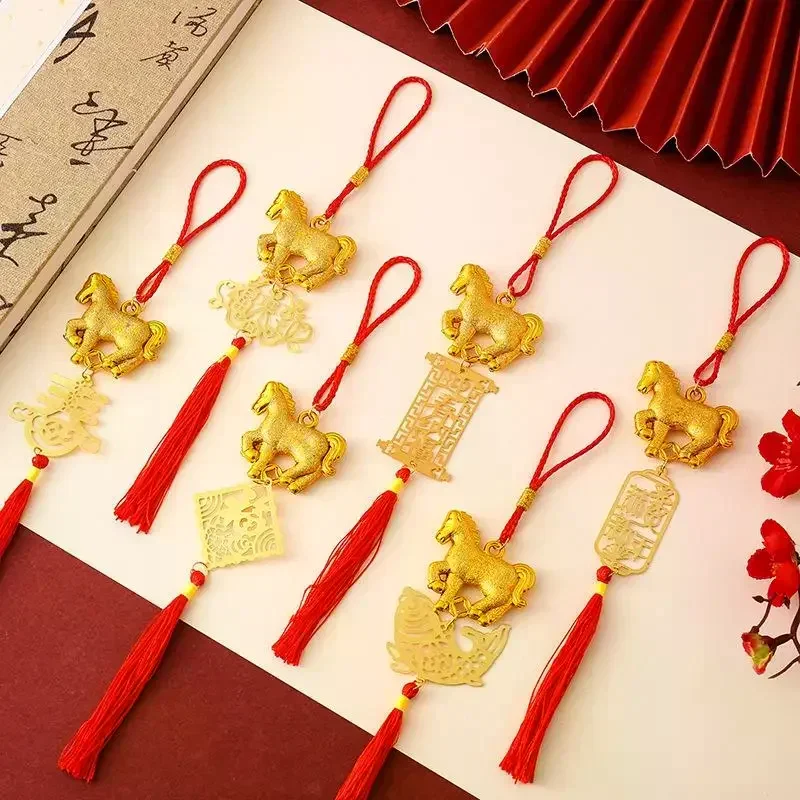 2026 سنة الحصان الذهبي البلاستيك زودياك الحصان قلادة محظوظ الربيع مهرجان المنزل سيارة حلي معلقة هدايا السنة الجديدة
