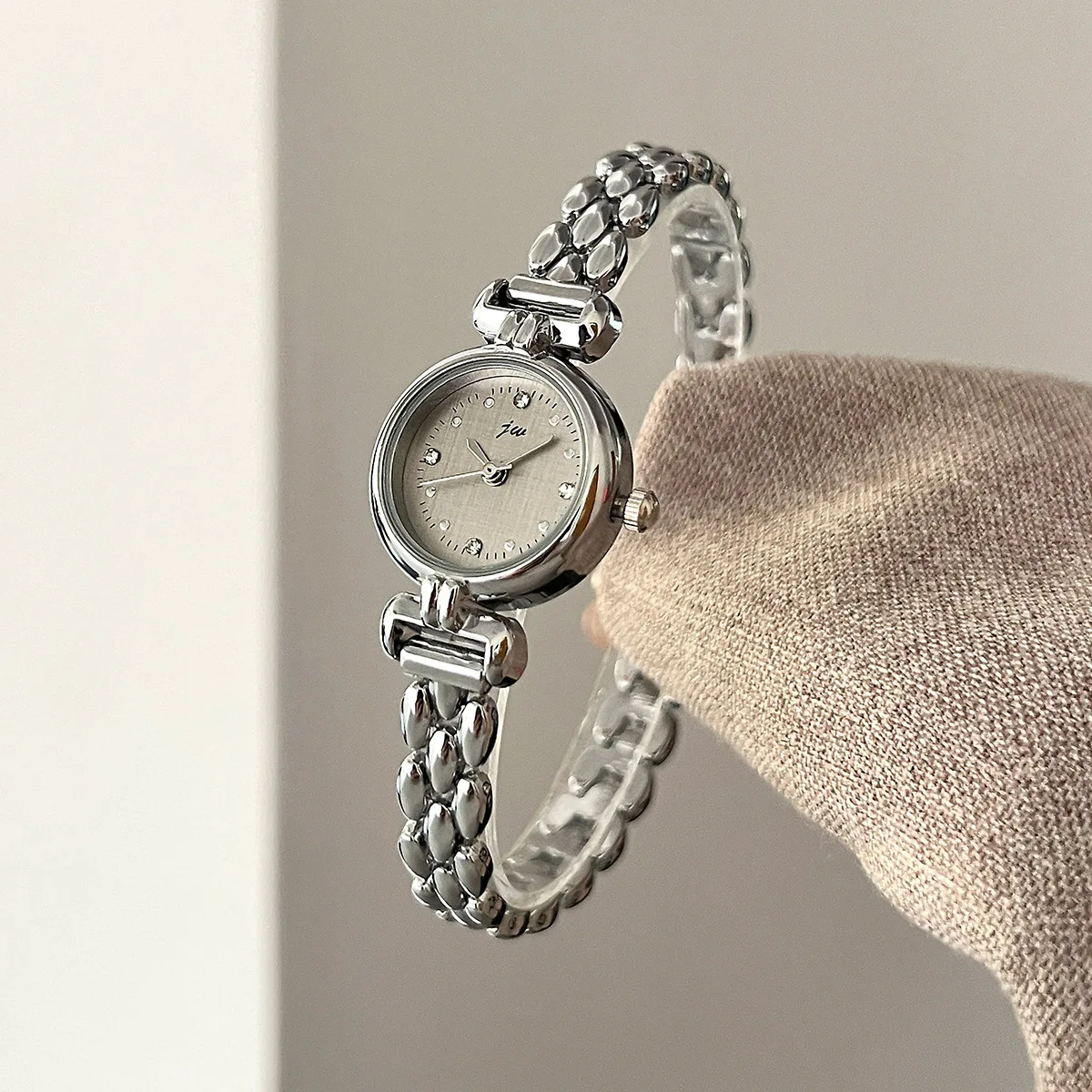 Women's Watch Simple Retro Bracelet Watches Small and Exquisite Versatile Steel Belt Ladies Fashion Quartz Clock Wristwatches