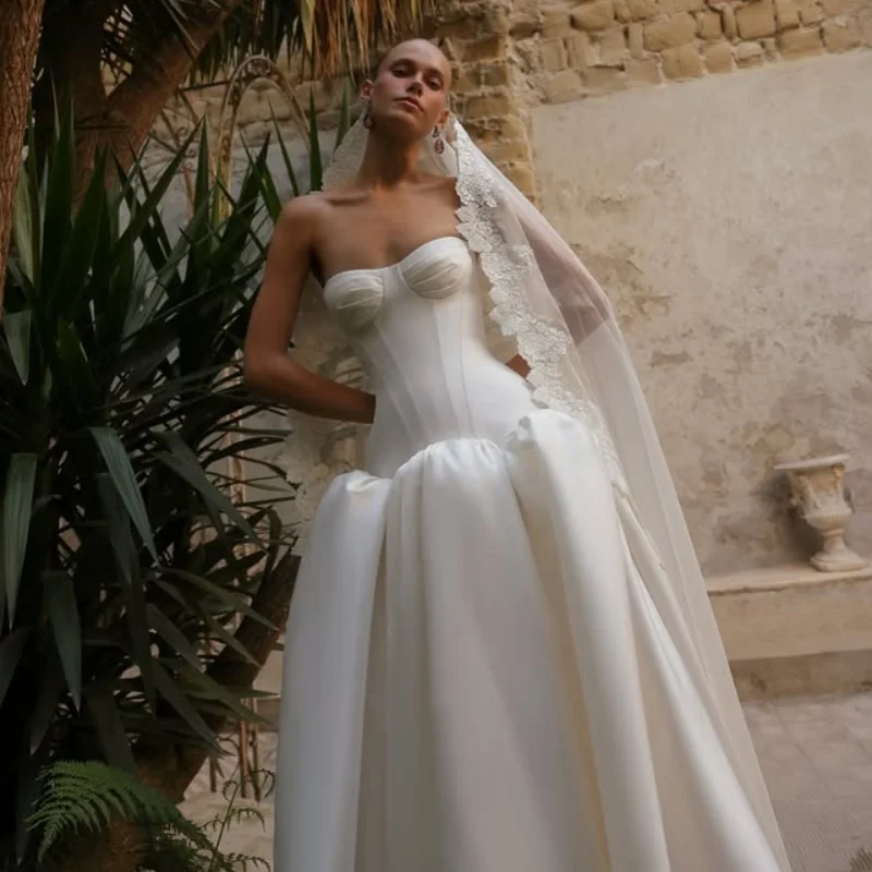 

Атласные свадебные платья цвета слоновой кости белого цвета с открытыми плечами, юбка трапециевидной формы с длинным хвостом, свадебное платье, свадебное платье