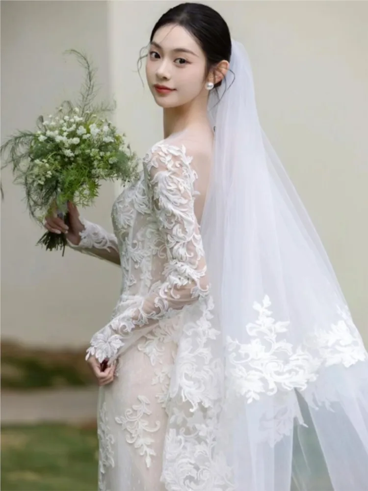 

A fishtail long-sleeved light luxury new style welcome gauze dress with small tail for going out