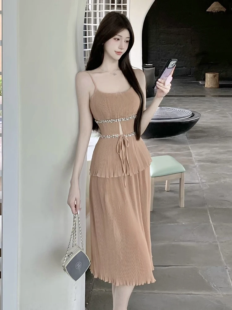 

Sexy Pure Desire Luxury Heavy Diamond Belted Shoulder Bared Strap on High Waist A-Line Skirt Two-Piece Set for Young Women