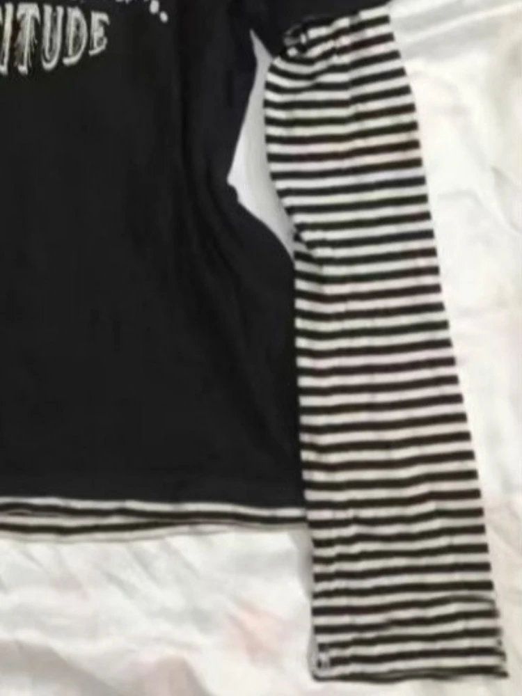 Y2k الجمالية رسالة مقنعين بلايز المرأة شريط المرقعة ملابس الشارع الشهير عادية تيز نمط Preppy الجرونج وهمية قطعتين تي شيرت