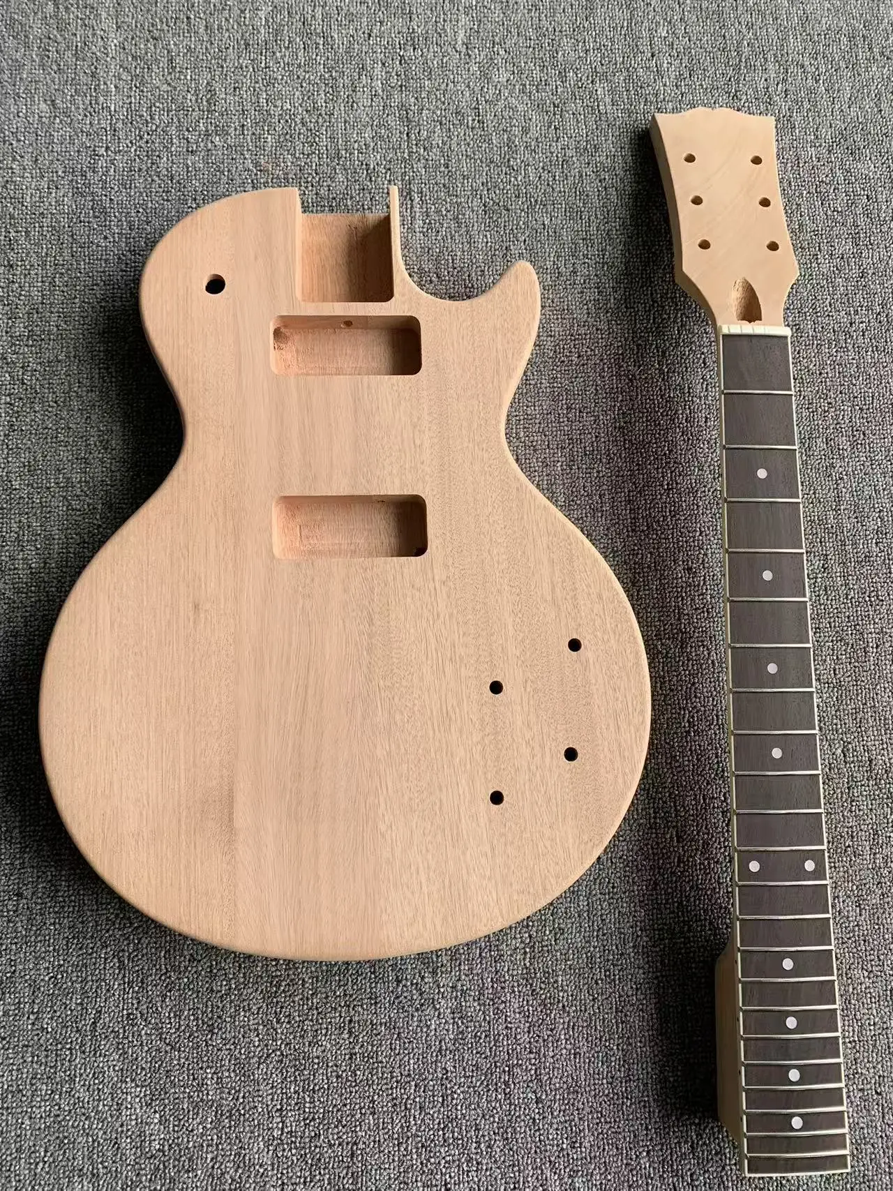 Hochwertige 22-Bünde-E-Gitarre zum Selbermachen