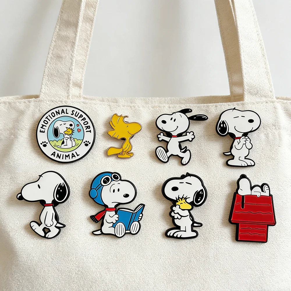 Snoopy Emaille-Anstecknadeln, Niedliche Cartoon-Holzstuhl-Broschen, Sammelbare Hunde-Charakter-Pins für Rucksäcke, Jacken und Kleidung