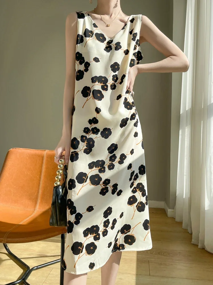 فستان صيفي جديد من الحرير الفرنسي للنساء، تنورة متوسطة الطول من الساتان خلات ورقبة على شكل حرف V خفيفة الوزن على شكل زهور على شكل حرف a