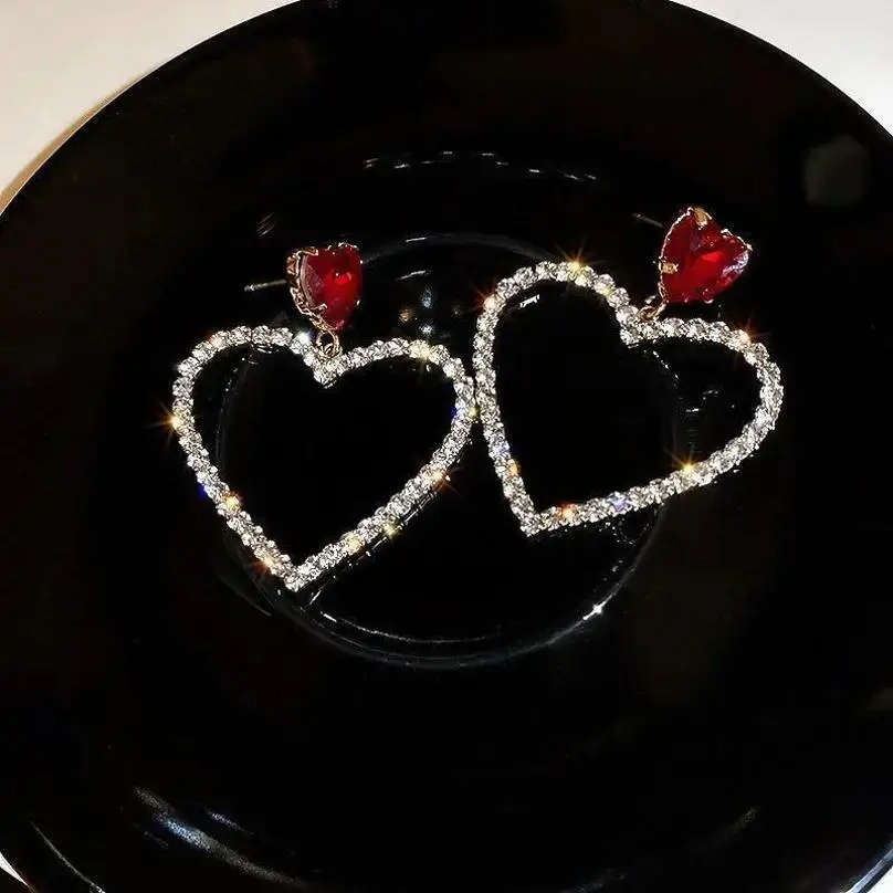 مجموعة كريستال كورية بإبرة فضية عيار 925 أقراط حب ماسية مع أقراط بتصميم أنيق أقراط عصرية جريئة ومبتكرة