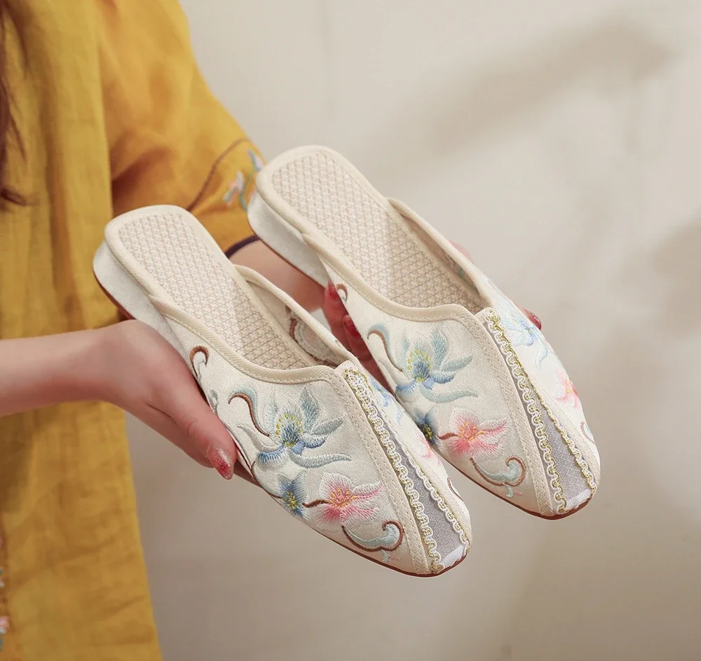 

Gauze Patchwork Women Satin Embroidered Flat Mules Slippers Comfortable Breathable Summer Slide Shoes for Elegant Ladies