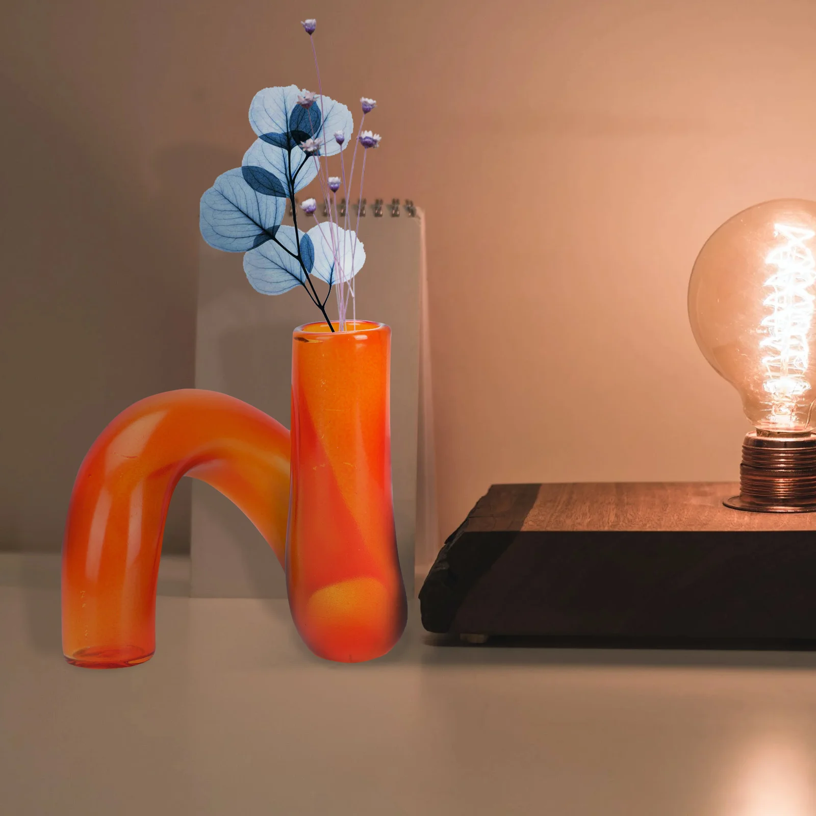 Уникальная стеклянная ваза в скандинавском стиле для цветов