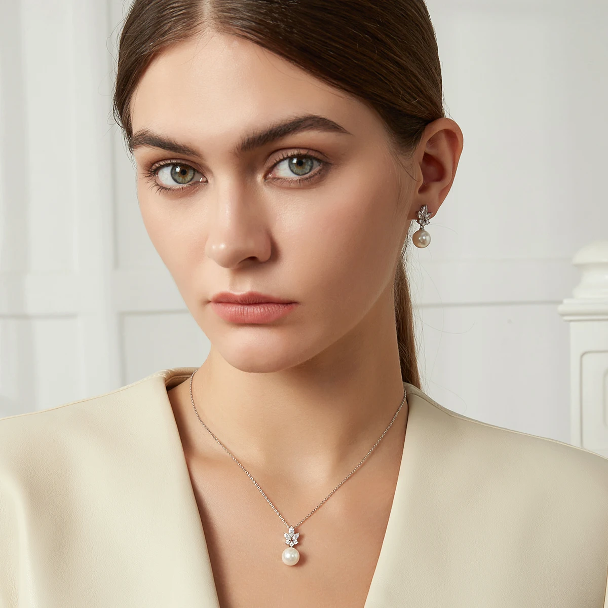LUOTEEMI Imitation Ivory Pearl Drop Pendant Necklace Cubic Zirconia Bridal Wedding Engagement Bridesmaid Girls Christmas Jewelry