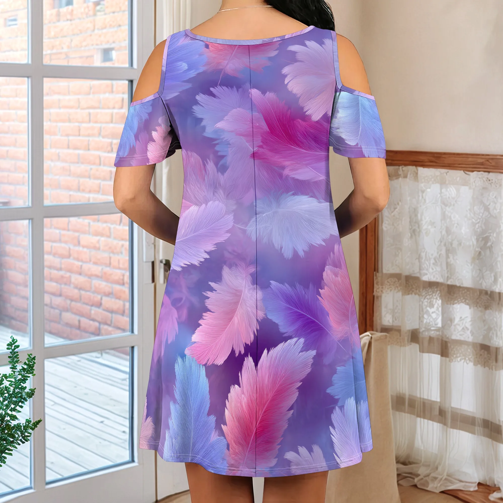 Abito estivo da donna con maglietta floreale fluida con spalle scoperte e tasche