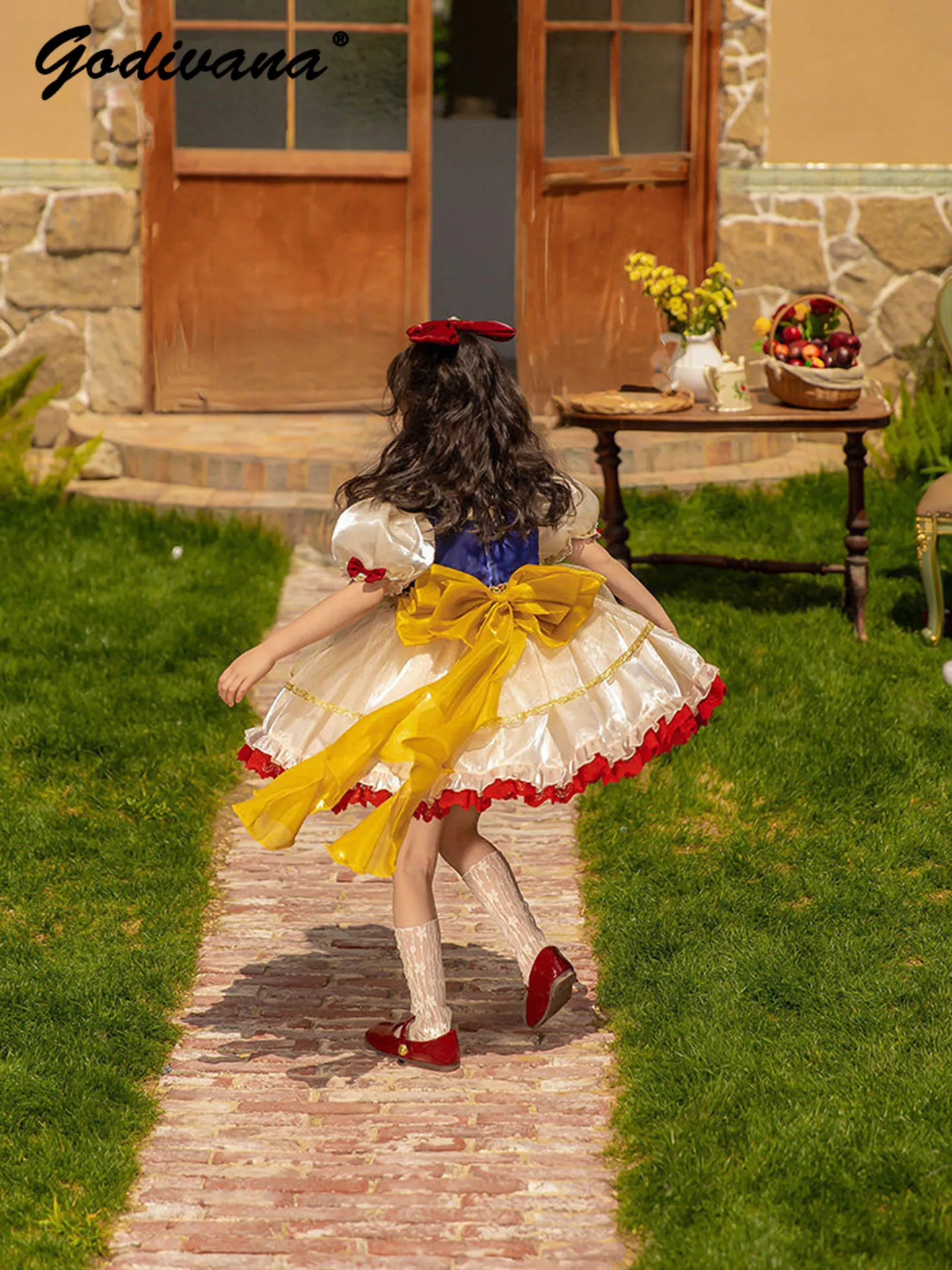 

Girls High End Luxury Heavy Princess Lolita Dress Childrens New Summer Puff Sleeve Ruffle Trim Pearls Tulle Bow Birthday Dress