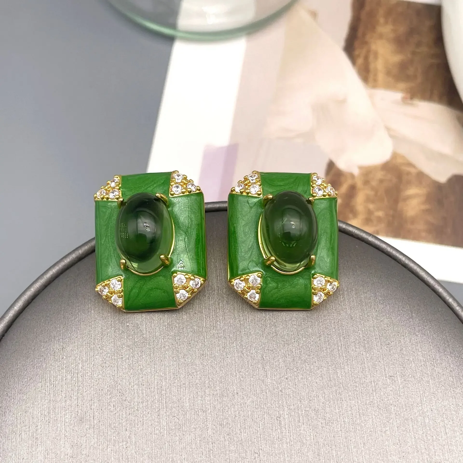 

New retro geometric green enamel glaze glazed fashion personalized stud earrings