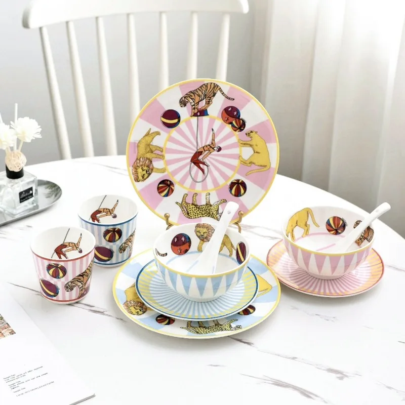 

Набор посуды из костяного фарфора на тему цирка для детей с тарелками с мультяшным дизайном, мисками, чашками и десертними тарелками