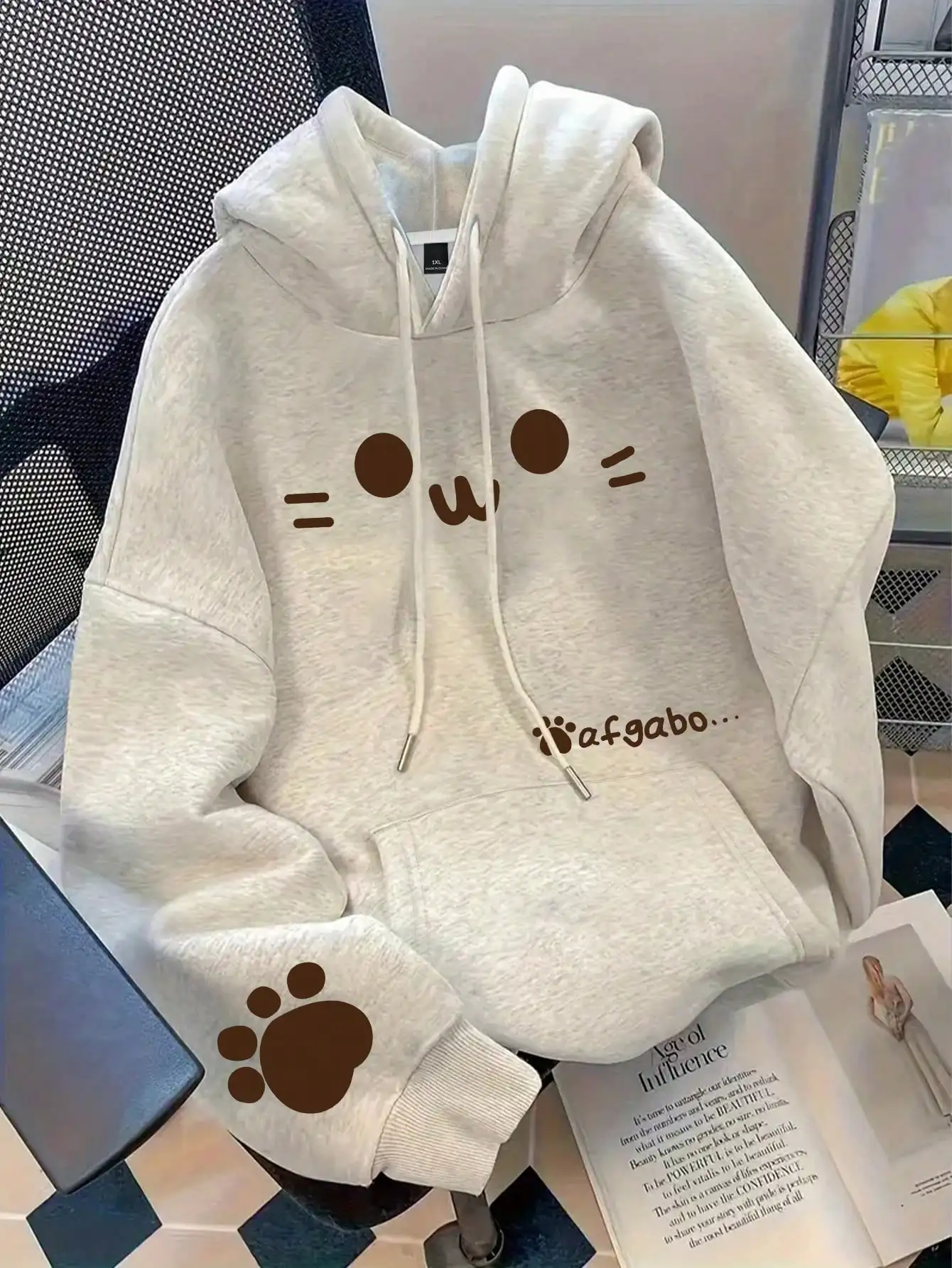 

Oversized Women's Hoodie with Playful Paw & Face Graphic Print