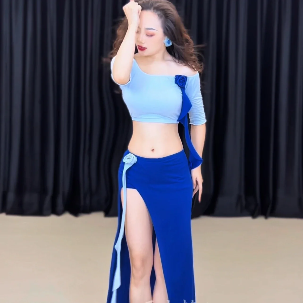 

New Belly Dance Costume Set Light Blue Half Sleeve Top+Deep Blue Long Skirt 2pcs Oriental Dance Professional Practice Clothes